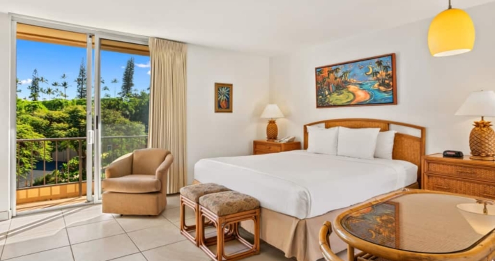 aston-maui-kaanapali-villas-hotel-room-deluxe-bedroom-1440x993-1-1030x710