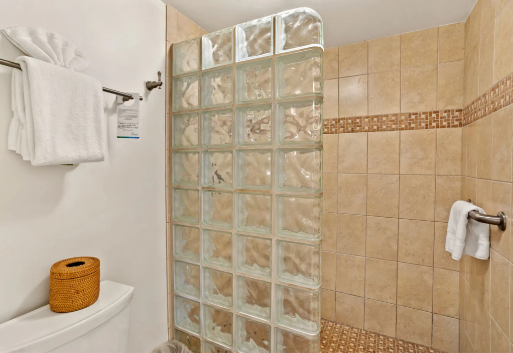 aston-maui-kaanapali-villas-hotel-room-shower-1440x993