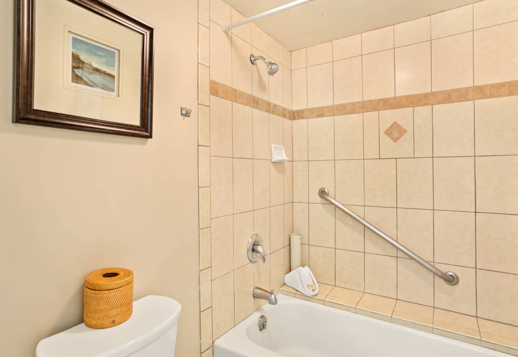 aston-maui-kaanapali-villas-studio-garden-view-premium-bathroom-1440x993-2-1030x710