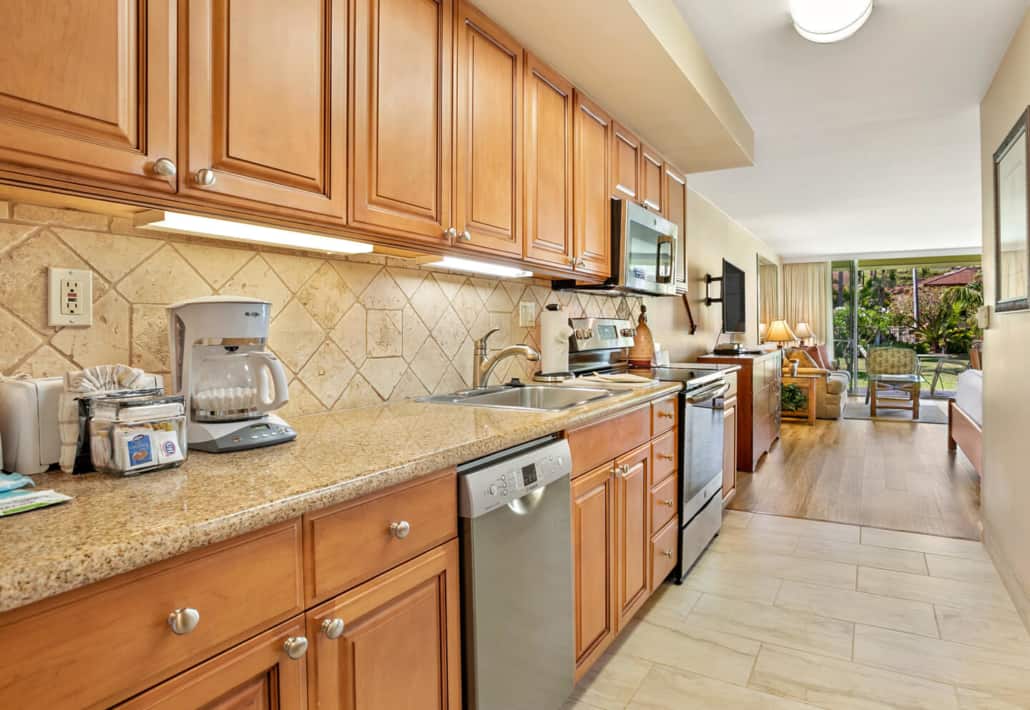aston-maui-kaanapali-villas-studio-garden-view-premium-kitchen-1440x993-2-1030x710