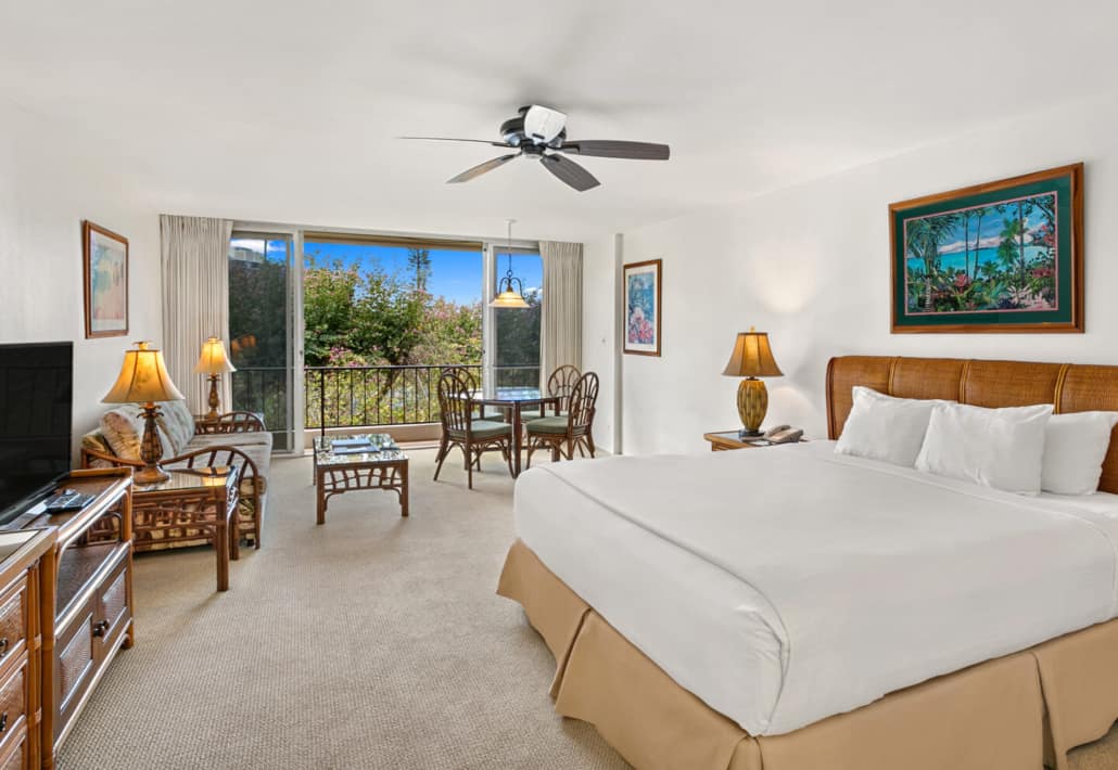 aston-maui-kaanapali-villas-studio-ocean-view-bedroom_1440x993-1030x710