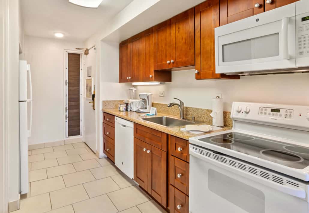 aston-maui-kaanapali-villas-studio-ocean-view-kitchen-2-1440x993-1-1030x710