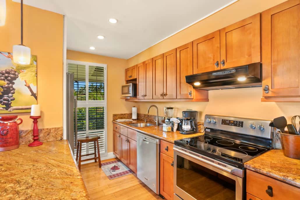 Aston-Maui-Kaanapali-Villas-1-Bedroom-Oceanfront-Premium_Kitchen-tight_5040x3360-medium-1030x687